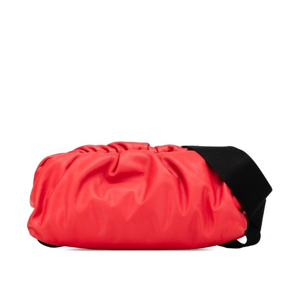 BOTTEGA VENETA Handbags - Bottega Veneta The Pouch Body Bag in Red and Black Leather for Women